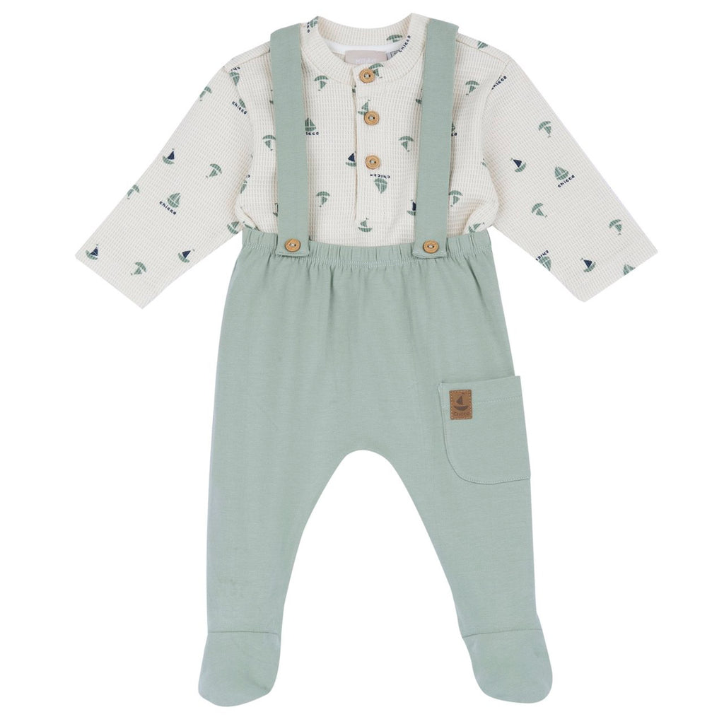 Completo maglia e pantaloni