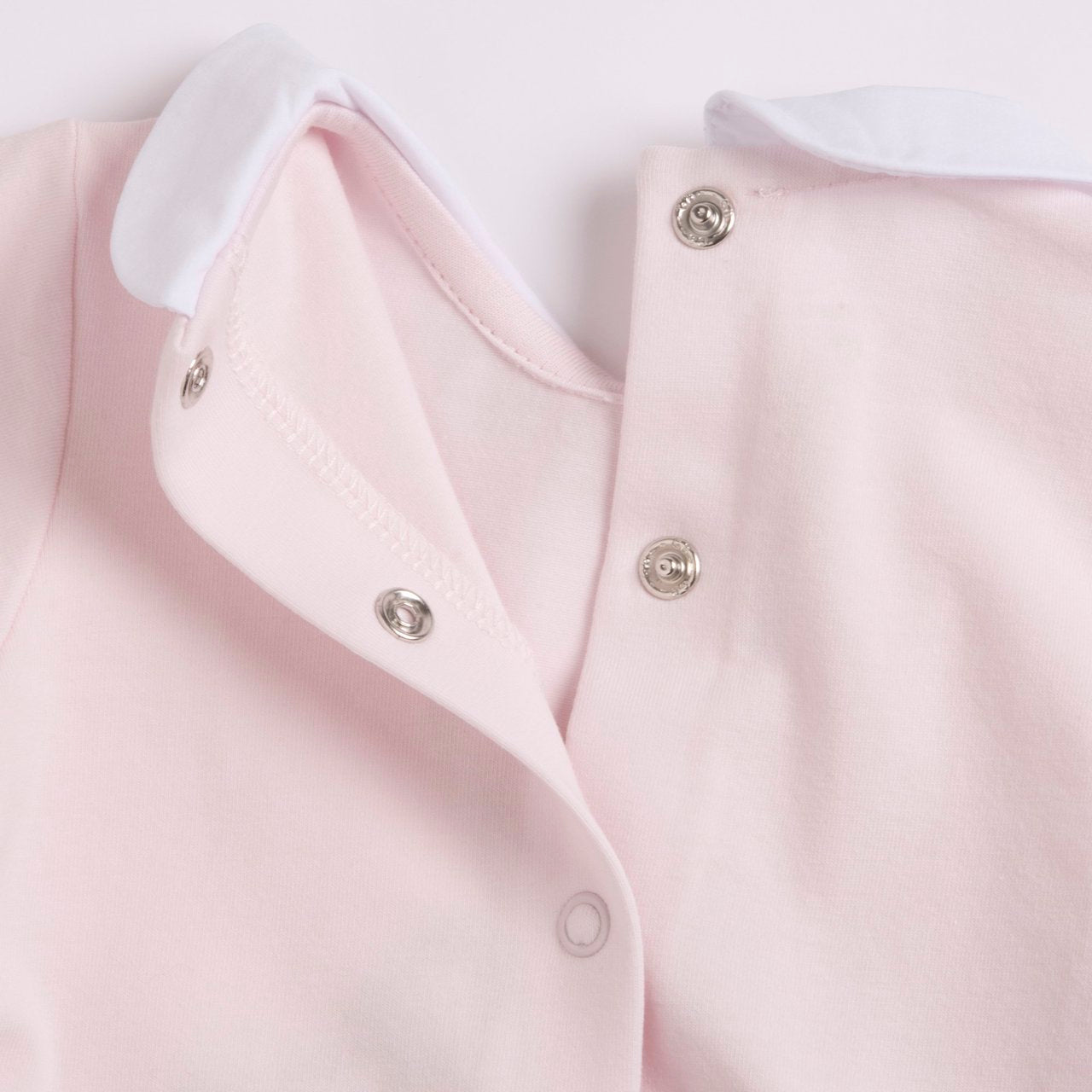 Completo maglia e pantaloni