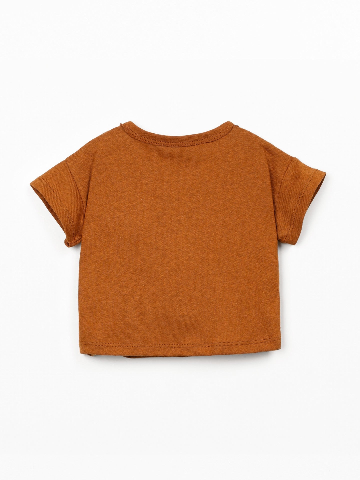 T-shirt con apertura sulla spalla
