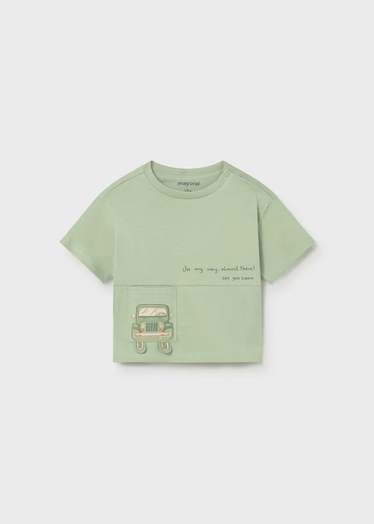T-shirt car