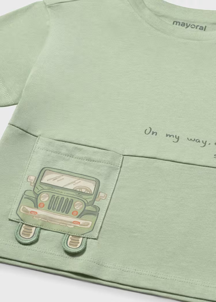 T-shirt car